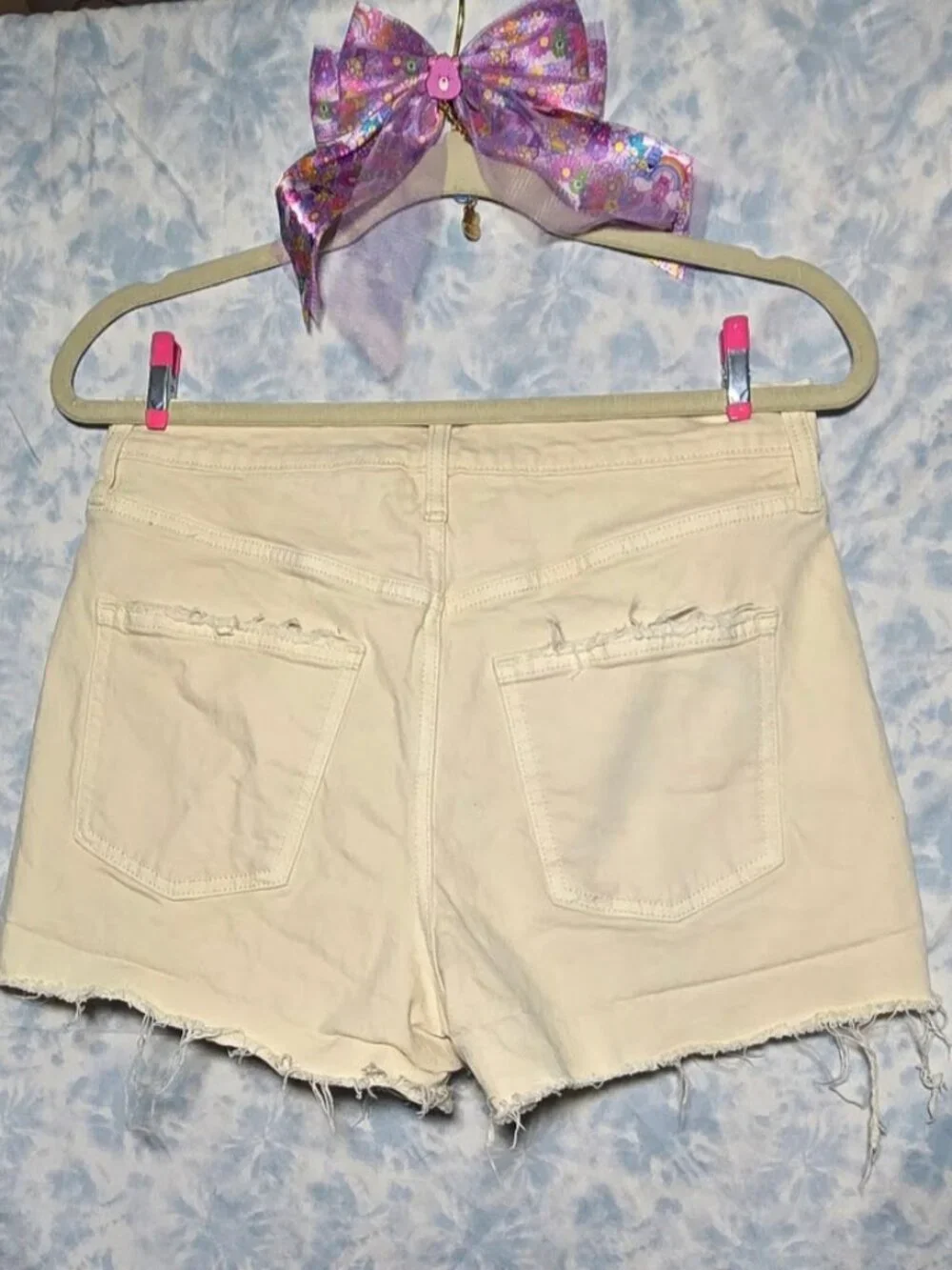 NWOT Universal Thread Size 8 Cream Shorts – Flawless, Never Worn Closet Decor